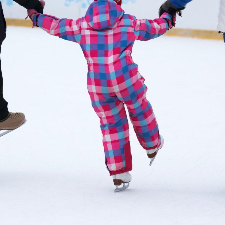 schlittschuh-festival-wintertag-jugend-freizeit